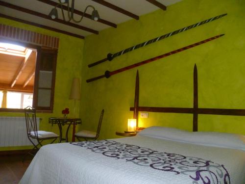 מיטה או מיטות בחדר ב-Hotel Rural La Rosa de los Tiempos