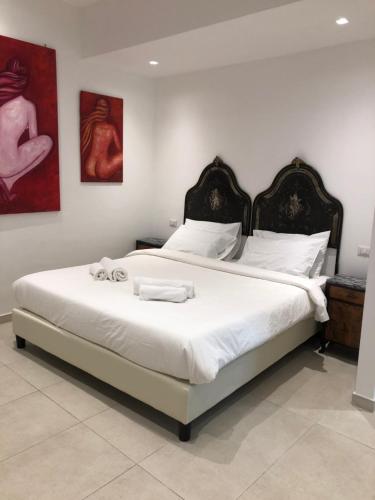 a bedroom with a large bed with two towels on it at Sciala' in Taormina