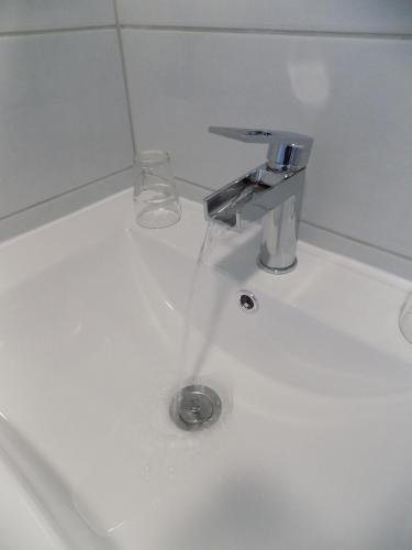 Bilik mandi di Chambres d'hôtes à Raveau