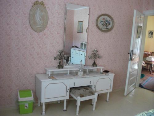 a bathroom with a sink and a mirror at The Pink House in Polkownik Serafinowo