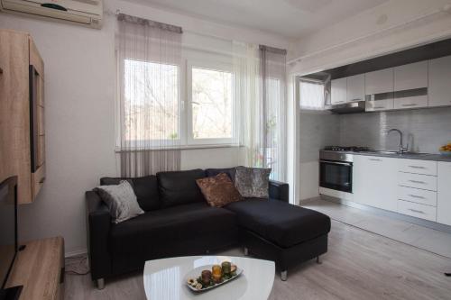 Royal View Apartment