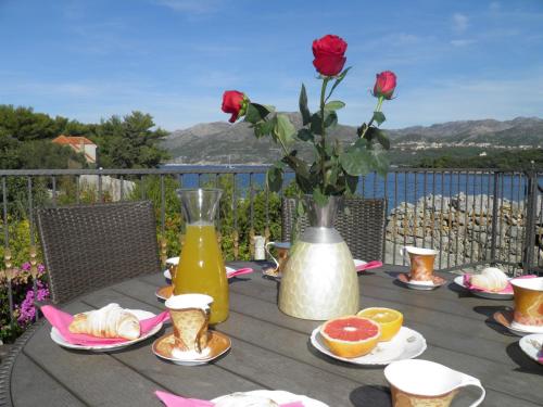 Φωτογραφία από το άλμπουμ του Romantic apartment σε Koločep