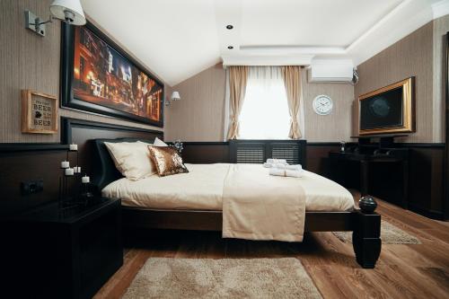 a bedroom with a bed and a window at Lux apartmani Beograd in Belgrade