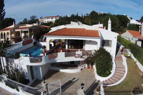 Vaade majutusasutusele Genies Villa Boutique Algarve linnulennult