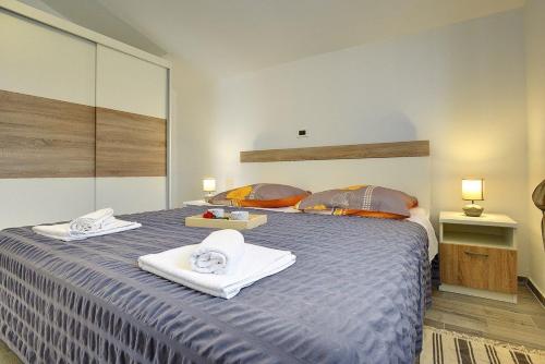 a bedroom with two towels on a bed at Villa Rudy in Štinjan