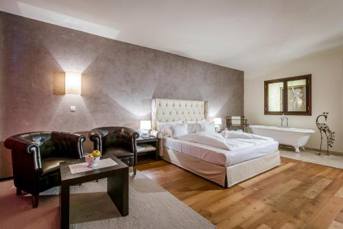 Gallery image of Hotel Ansitz Plantiz in Merano