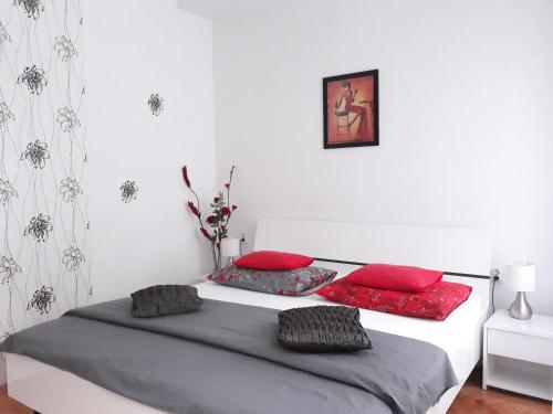 Rooms Miletic near the Palace