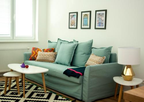 Studio Thalia Next to Metro