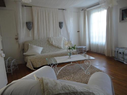 a living room with a couch and a coffee table at La Maison d'Hocquincourt in Bléneau