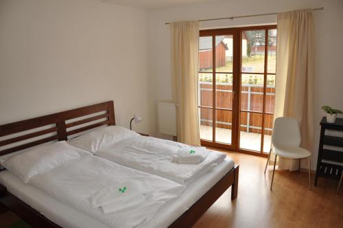 Katil atau katil-katil dalam bilik di Apartmán Šestka