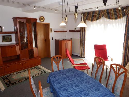 Posezení v ubytování nette Ferienwohnung mit eigenem Eingang und Sonnenterrasse