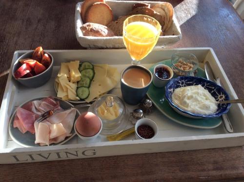 a tray filled with different types of food on a table at Juttershoek in Kampen