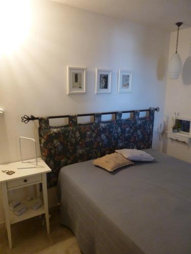 Ein Bett oder Betten in einem Zimmer der Unterkunft Casa Calendule