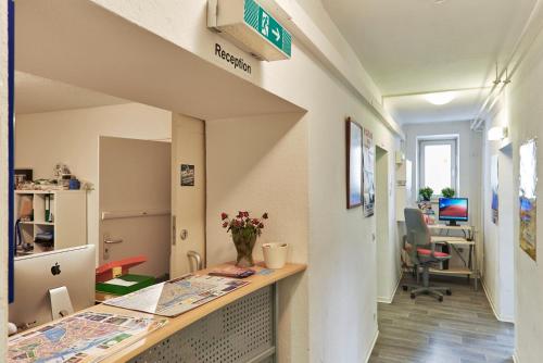 an office with a desk in a room at Pauli Hostel in Hamburg