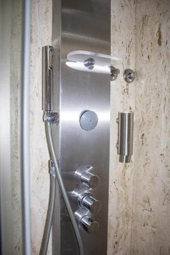 a shower with a metal door in a bathroom at Amazing Amial in Porto