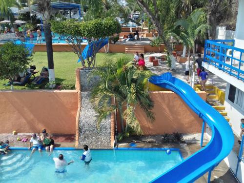 Bazén v ubytování Hotel Ameyali Tequesquitengo nebo v jeho okolí