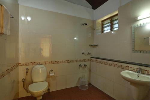 A bathroom at Dew Drops Farm Resorts