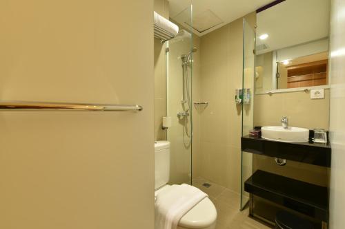 Ванна кімната в Midtown Xpress Balikpapan