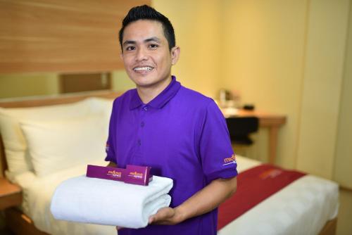 Кровать или кровати в номере Midtown Xpress Balikpapan