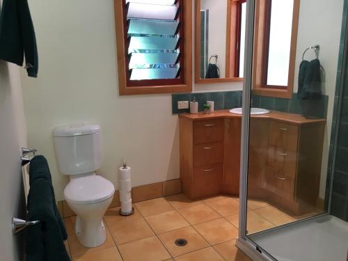 
A bathroom at Kin Kin Cottage Retreat
