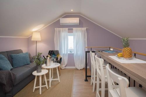 Zlatin Dvor - apartments for 3, terrace, Trogir center, beach at 5-min, BIKE friendly