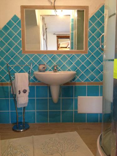 a bathroom with a sink and a mirror at Lulamax Sardegna in Budoni