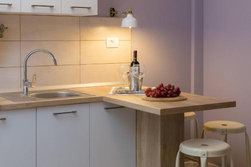 Zlatin Dvor - apartments for 3, terrace, Trogir center, beach at 5-min, BIKE friendly