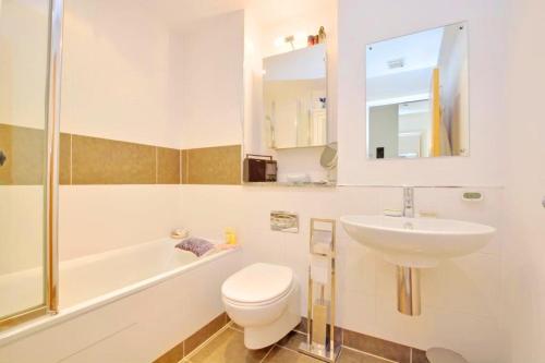 a bathroom with a sink and a toilet and a tub at Spectacular River Thames View in London