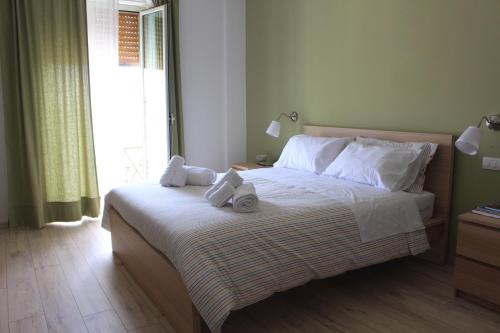 a bedroom with a bed with towels on it at L'Alba sui Templi in Agrigento