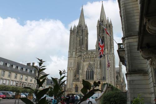 a cathedral with a flag in front of it at Gite à la ferme entre Terre et Mer in Hérenguerville