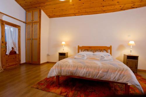 Кровать или кровати в номере The Old Olive Mill House by TrulyCyprus