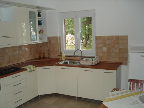 Η κουζίνα ή μικρή κουζίνα στο Villa Jaz