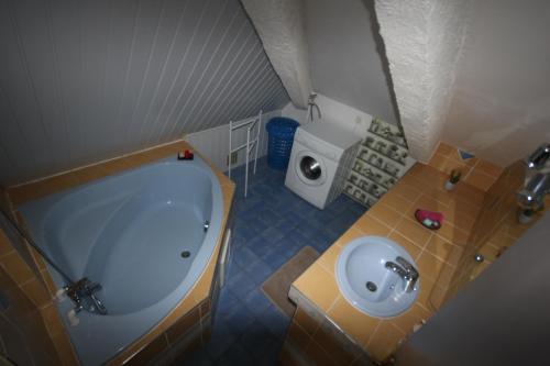 A bathroom at Le Rubinjo - Appartement d'hôtes