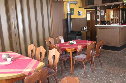 Ein Restaurant oder anderes Speiselokal in der Unterkunft Landgasthof Kreinitz 