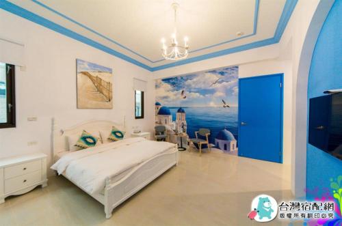 a bedroom with a large bed and a large window at Canova Homestay in Ji'an