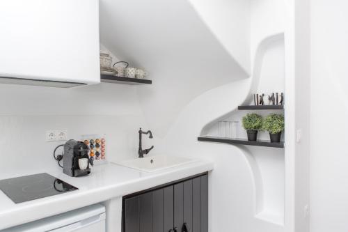Una cocina o cocineta en Studios Panos