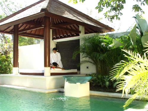 Kolam renang di atau dekat dengan Nike Villas