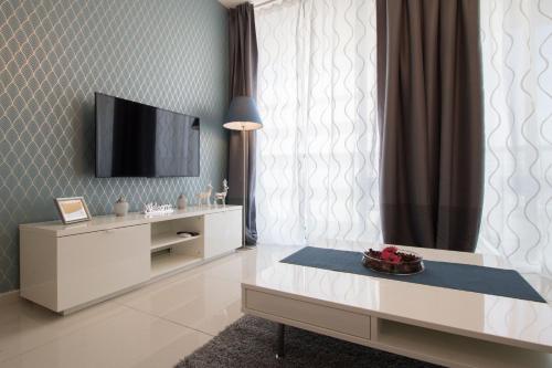 Galeriebild der Unterkunft SweetHome26 Luxury Apt close to the Beach & Free Parking in Tel Aviv