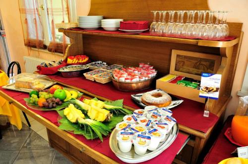 Makanan di atau berdekatan hotel
