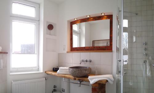 A bathroom at Kleine Hohe 18
