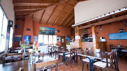 Um restaurante ou outro lugar para comer em Hotel Doñana Blues