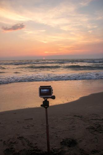 a camera on a pole on the beach at Red Rose Guest House in Golem