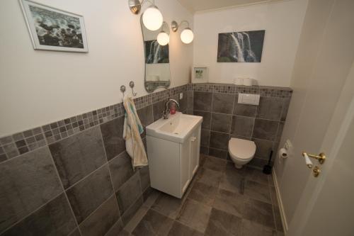 Un baño de Gamla Rif