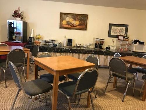 a room with tables and chairs and a counter at Coronado Motel & RV Park in Lindsborg