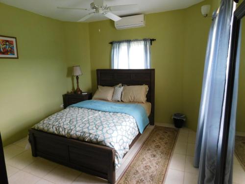 מיטה או מיטות בחדר ב-Valley View Property