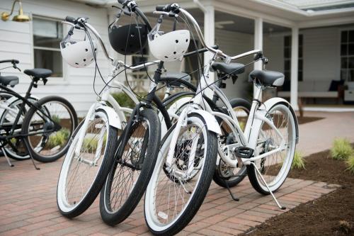 a group of bikes parked in front of a house at Wylder Hotel - Tilghman Island in Saint Michaels