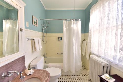 a bathroom with a tub and a toilet and a sink at Ringling House Bed & Breakfast in Baraboo