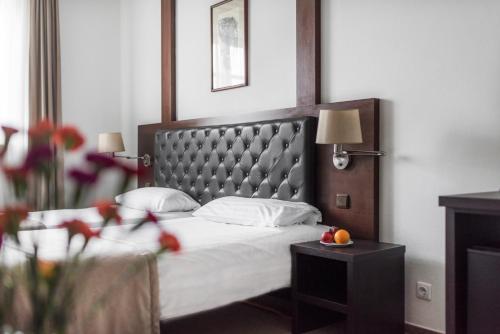 Ein Bett oder Betten in einem Zimmer der Unterkunft Amberton Cozy Hotel Kaunas