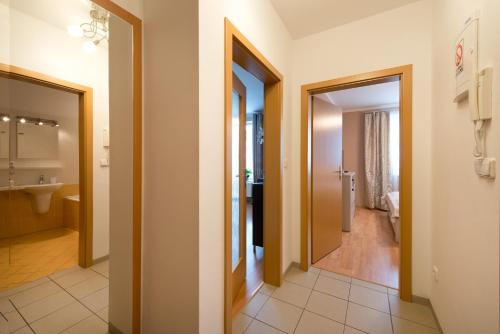 Koupelna v ubytování B2B Apartments