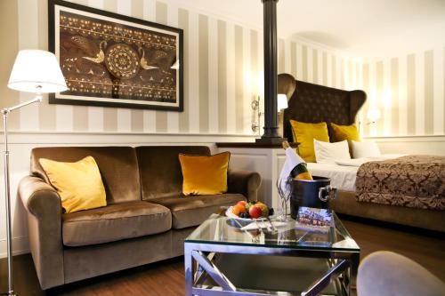 a living room with a couch and a bed at Europa Hotel Kühlungsborn in Kühlungsborn